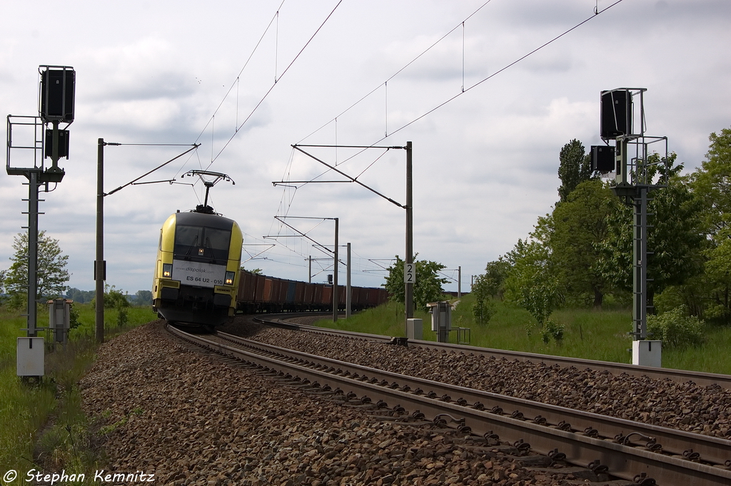 ES 64 U2 - 010 (182 510-8) MRCE Dispolok GmbH f�r TXL - TX Logistik AG mit einem Containerzug in Stendal(Wahrburg) und fuhr in Richtung Magdeburg weiter. 24.05.2013
