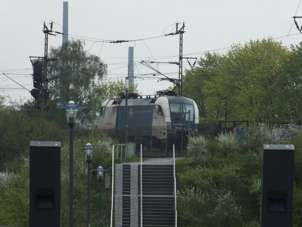 ES 64 U2-068 (182 568) der WLB am 25.04.2013 in Duisburg-Hochfeld Sd.