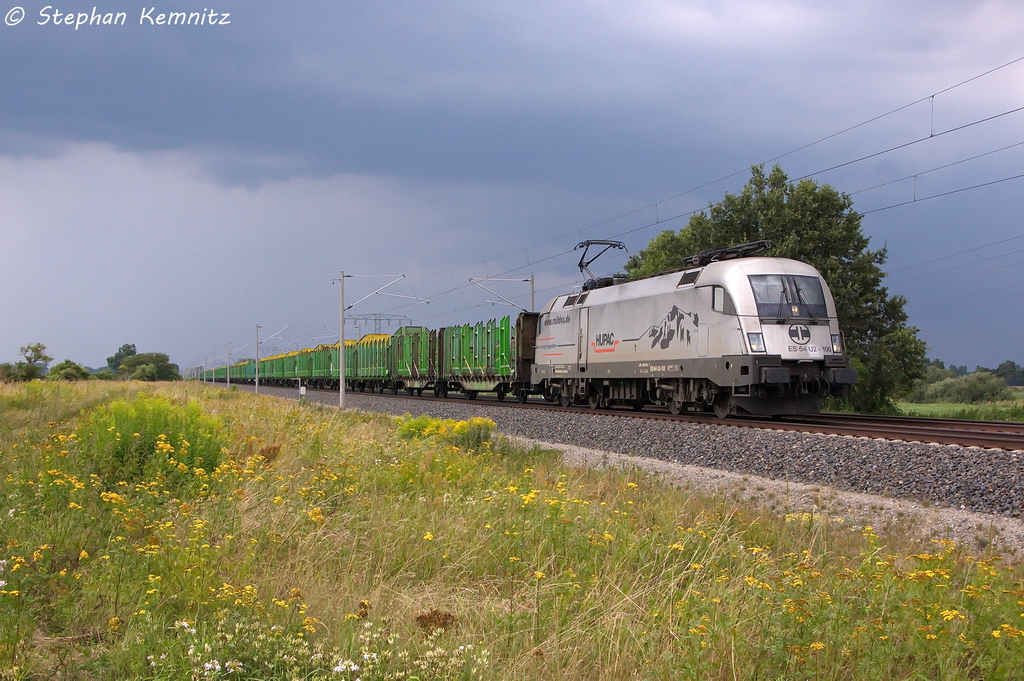 ES 64 U2 - 100 (182 600-7) Hupac f�r Raildox GmbH & Co. KG mit einem leeren Holzzug in Vietznitz und fuhr in Richtung Nauen weiter. Sie kam wenig sp�ter als Lz wieder zur�ck. Netten Gru� an den Tf! 10.08.2013