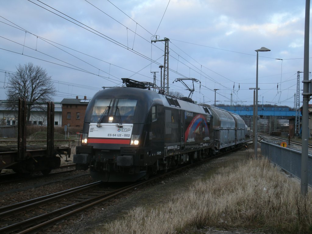 ES64U2-002 schob den 1.Teil Kreidewagen,am 21.M�rz 2012,in Bergen/R�gen auf ein Abstellgleis.