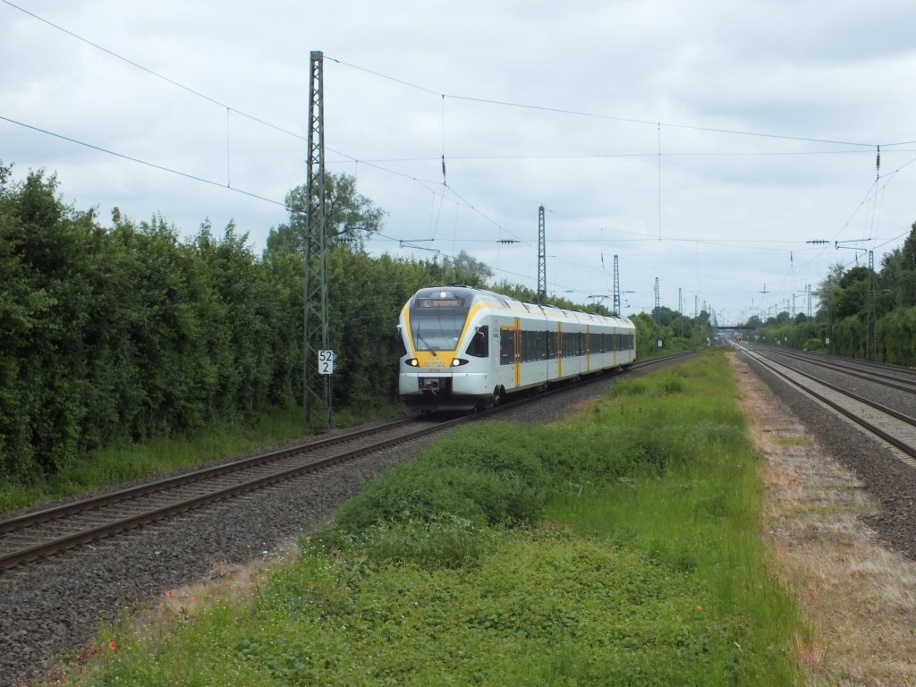 ET 7.04 (94 80 0429 009-4+94 80 0829 609-7+94 80 0829 309-4+94 80 0829 009-0+94 80 0429 509-3 D-ERB) durchf�hrt am 3.6.13 Angermund.
RE3 -> D�sseldorf Hauptbahnhof