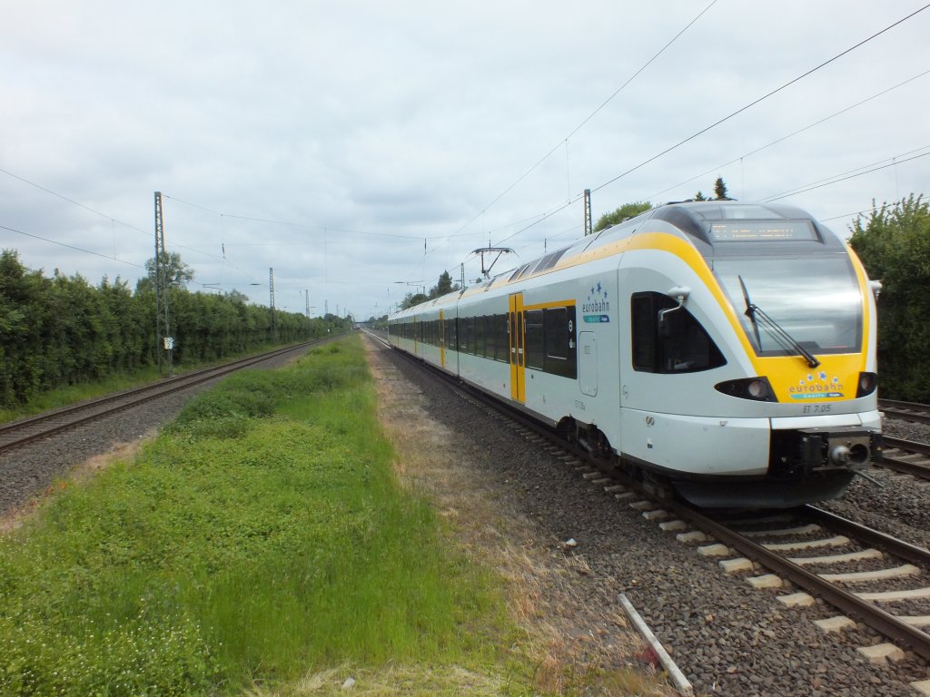 ET7.05 (94 80 0429 010-2+94 80 0829 610-5+94 80 0829 310-2+94 80 0829 0108-+94 80 0429 510-1 D-ERB) der eurobahn durchf�hrt am 3.6.13 Angermund.
RE3 -> Hamm