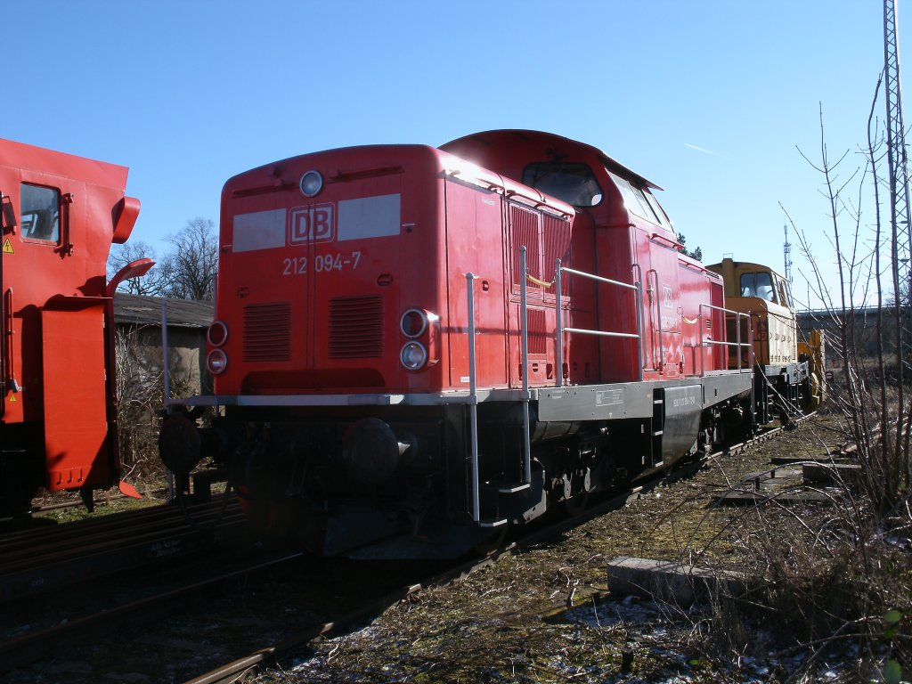 F�r den Fall das die Schneeschleuder gebraucht wird steht 212 094 mit bereit.Aufnahme am 12.Februar 2011 in Stralsund.