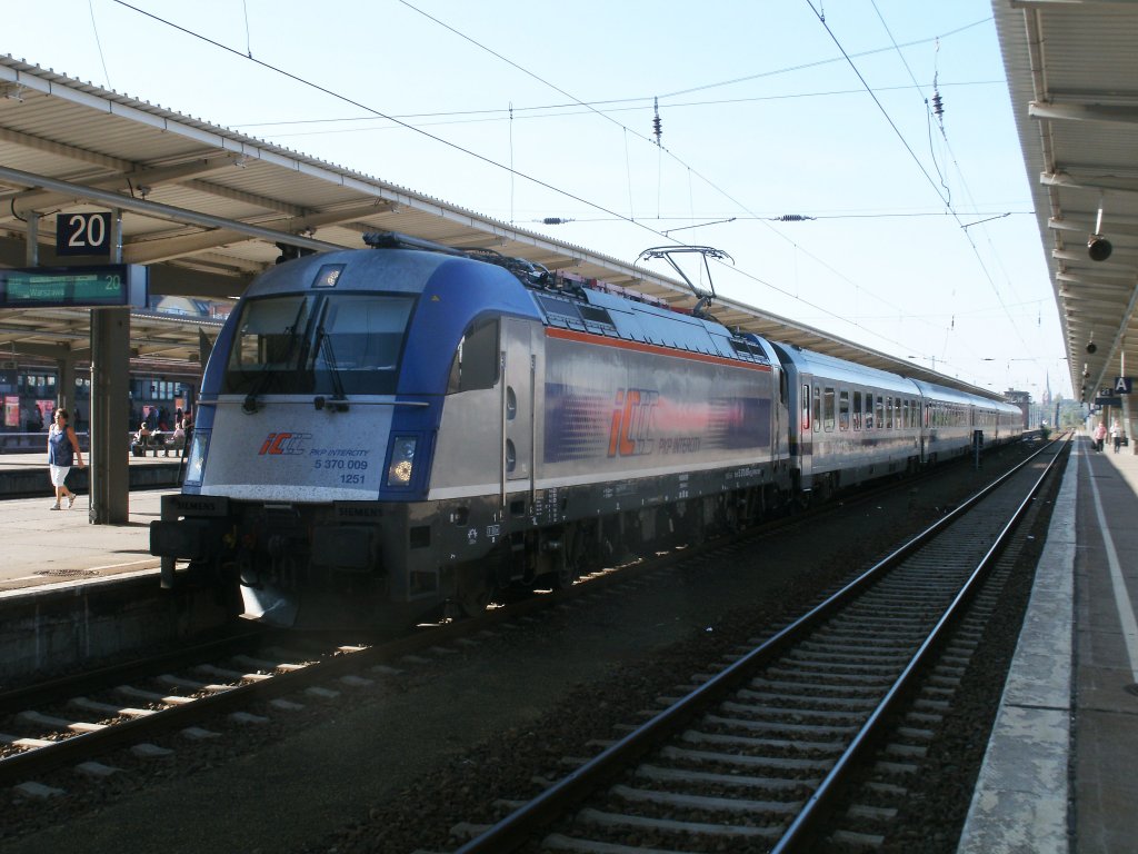 Gegenwrtig fhrt der Berlin-Warschau-Express nicht von Berlin Hbf los,sondern Abgangs-und Zielbahnhof ist Berlin Gesundbrunnen.Auch in Berlin Lichtenberg hlt der BWE.Am 01.Oktober hielt die PKP 5 370 009 in Berlin Lichtenberg.