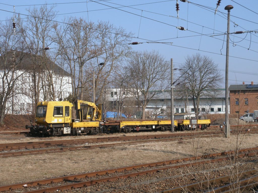 Gleisarbeitsfahrzeug hatte am 01.M�rz 2011 auf der Ladestra�e in Bergen/R�gen zutun.
