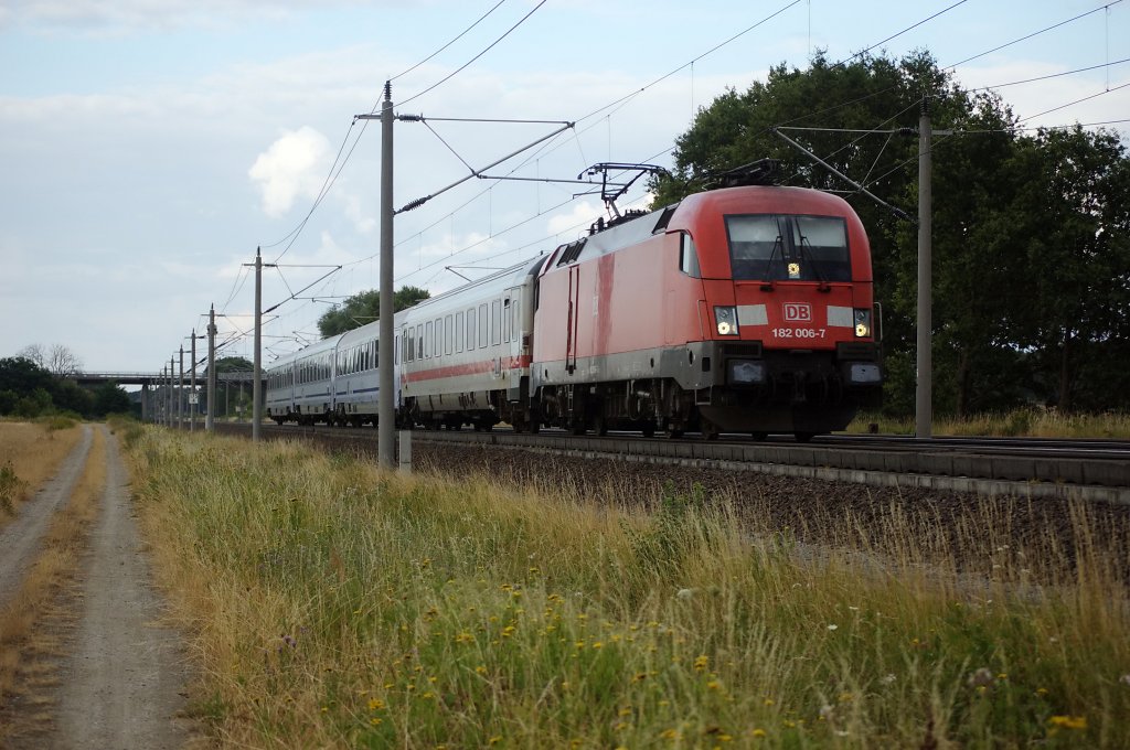 Heute war am EC 340 die 182 006-7, aber hatte wegen Bschungsbrand zw. Rangsdorf und Zossen 40min Versptung. 26.07.2010