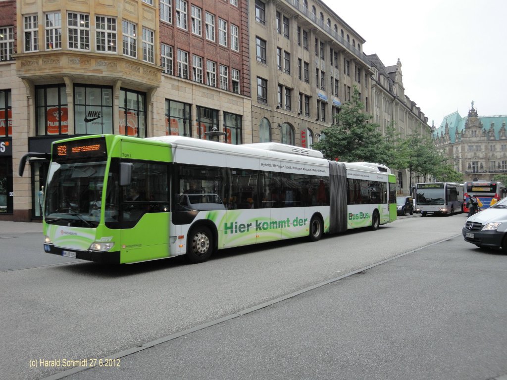 HHA 7051 am 27.6.2012 auf der Linie 109 nach Hauptbahnhof an der M�nckebergstr. Ecke Bergstr.
