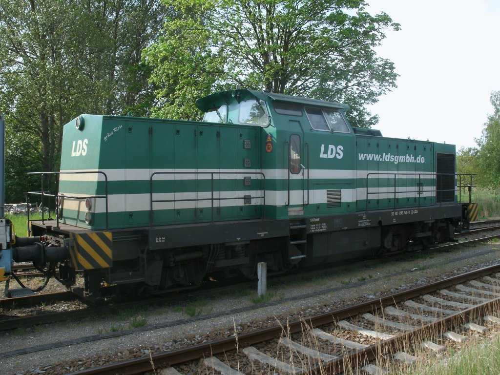 Hinter der LDS 1 verbirgt sich 293 501-3.Am Morgen vom 22.Mai 2012 holte die Lok eine Schienenschleifmaschine in Bergen/R�gen ab.