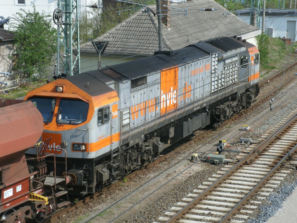 hvle-Tiger V330.1 rangierte am 27.April 2011 neben den alten Kleinbahnhof in Bergen/R�gen.