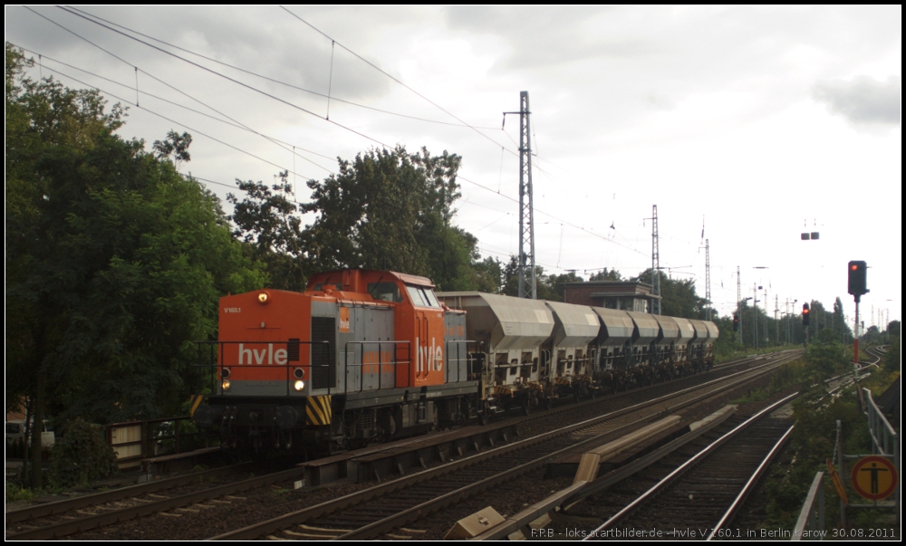 hvle V160.1 mit acht Sch�ttgutwagen am 30.08.2011 in Berlin-Karow.