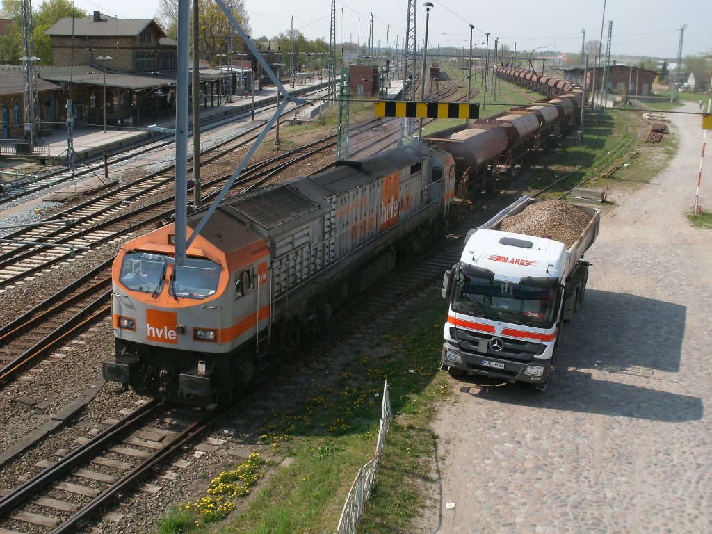 Hvle V330.1 als Rangierlok auf der Ladestra�e in Bergen/R�gen am 27.April 2011.