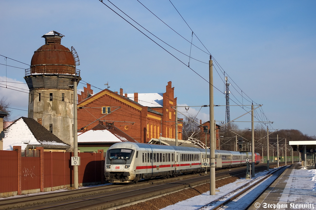 IC 2385 von Berlin S�dkreuz nach Karlsruhe Hbf in Rathenow und geschoben hatte die 101 111-3. 03.02.2012
