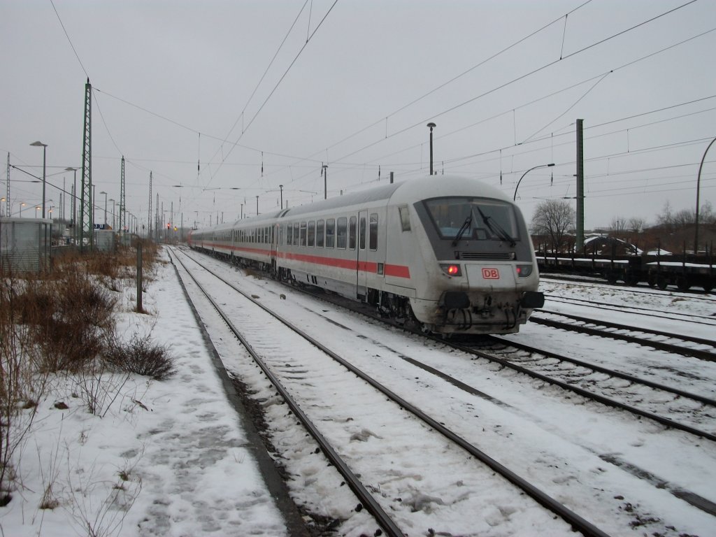 IC Binz-D�sseldorf fuhr ohne Halt in Bergen/R�gen am 11.Dezember 2010 durch.