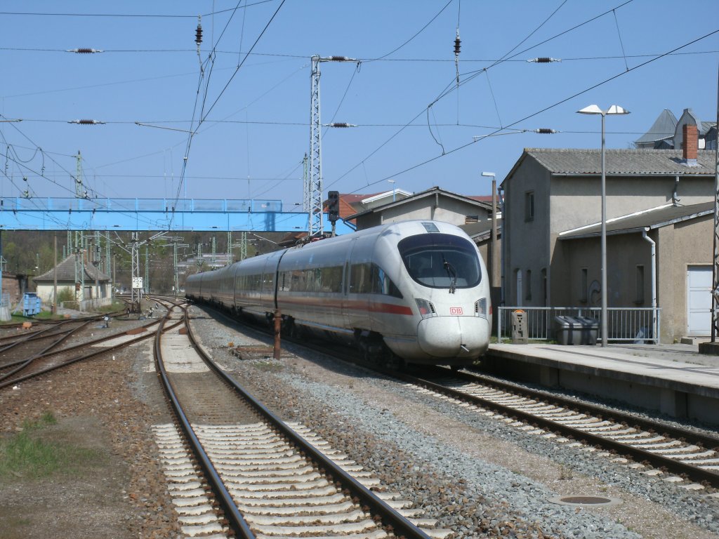 ICE 1714 M�nchen-Binz,am 04.Mai 2013,gefahren vom 411 508-5,bei der Ausfahrt aus Bergen/R�gen.