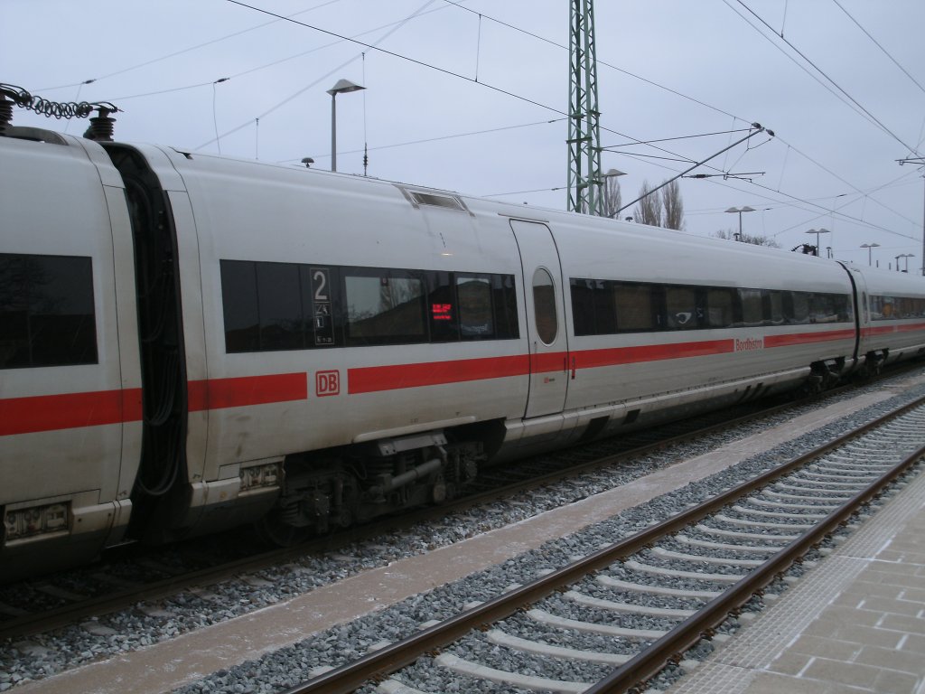 ICE-Speisewagen 415 181-7 im IC 2356 Binz-Frankfurt/Main Flughafen am 18.Februar 2011 in Bergen/R�gen.
