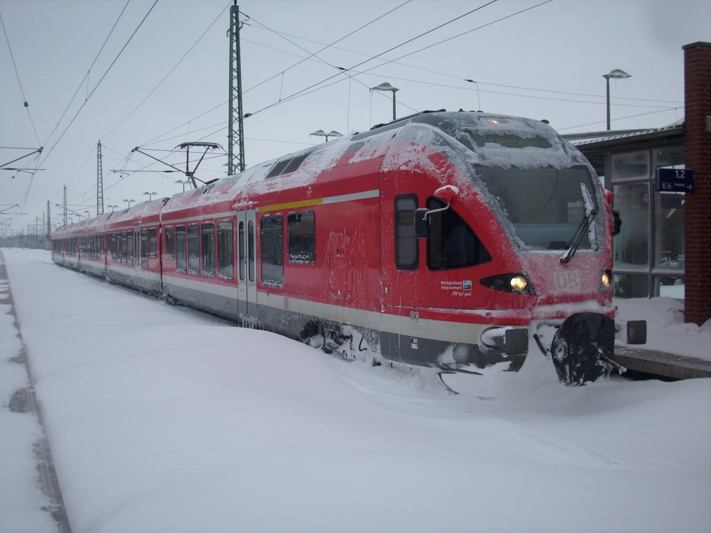 Im verschneiten Bahnhof Bergen/R�gen ging es am 30.Januar 2010 f�r 429 030 nicht mehr weiter.