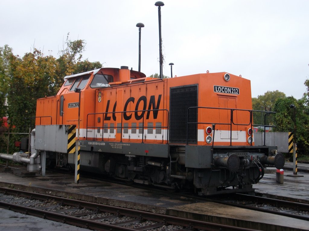 In der Einsatzstelle Berlin Lichtenberg trifft man h�ufig das Unternehmen LOCON,so auch am 16.Oktober 2010 als ich die Lok 212 dort antraf.