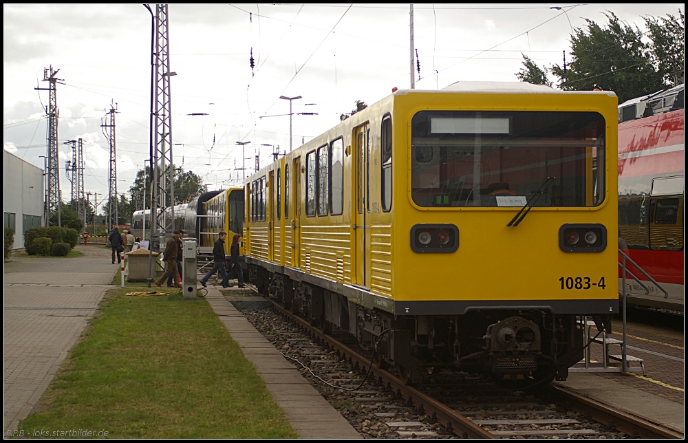 In Hennigsdorf wurde auch die Baureihe GI/1 der Berliner Verkehrsbetriebe (BVG) gebaut. Auff�llig ist der kompakte Wagenkasten und die Riffelung an den Seiten (Tag der offenen T�r Bombardier Hennigsdorf 18.09.2010)