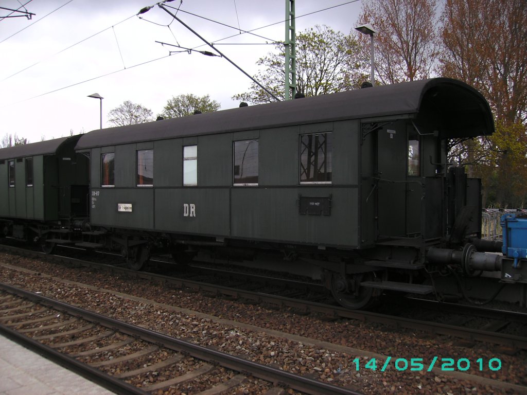 In einer sogenannten Donnerb�chse reisten einst unsere Vorfahren.Am 14.Mai 2010 fuhr der Wagen planm��ig zwischen Bergen/R�gen und Lauterbach Mole.