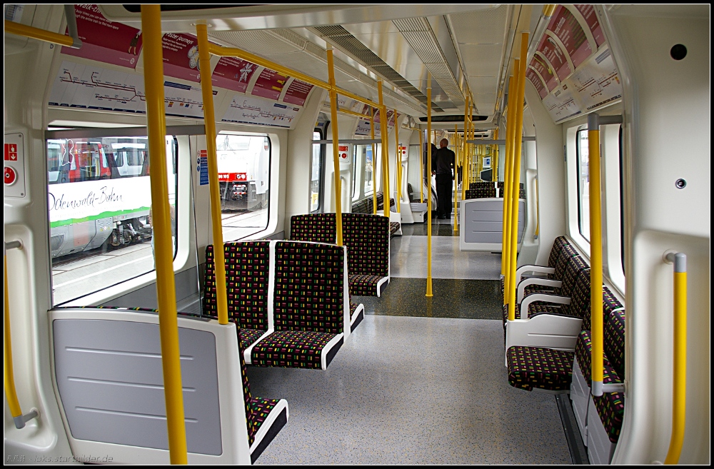 Innenraum des englischen MOVIA-Metrozugs. Er ist der erste vollklimatisierte Zug im Londoner Metronetz (INNOTRANS 2010 Berlin 21.09.2010)