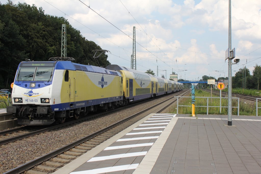 JA Die ME 146-03 f�hrt den Metron�m Wagen Mit sich am 27.07.2011