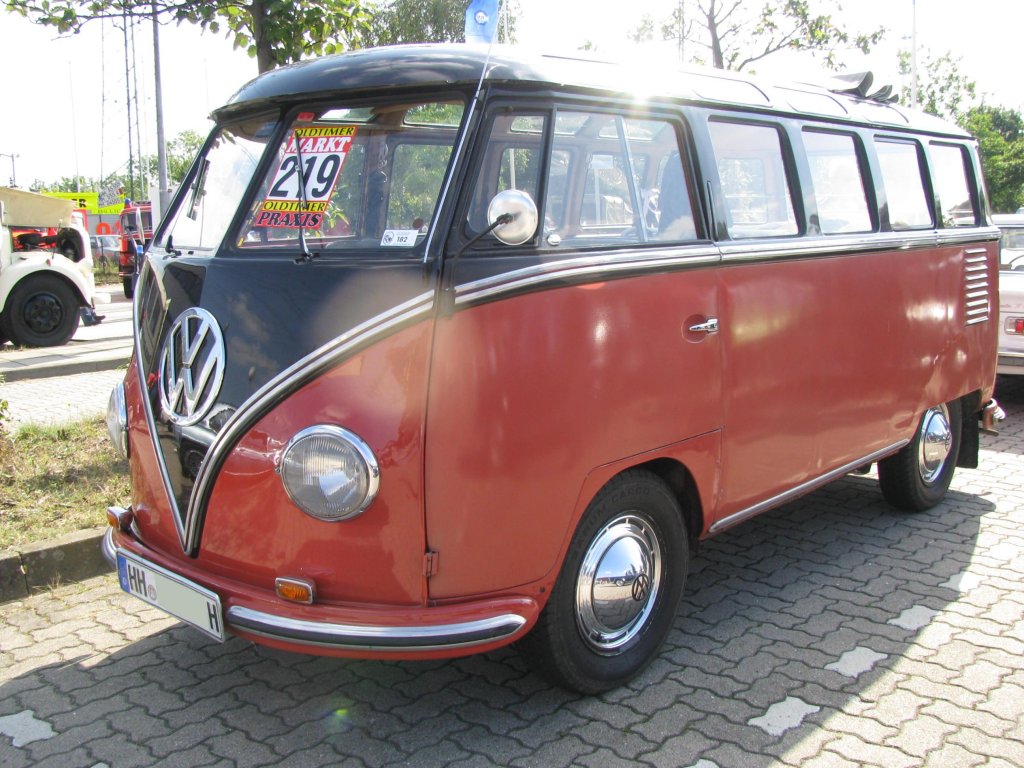 KLeinbus VW T 1  Bully  aus der Hansestadt Hamburg (HH) gesehen beim Oldtimer-Event des T�V Nord, Hamburg [16.09.2012]
