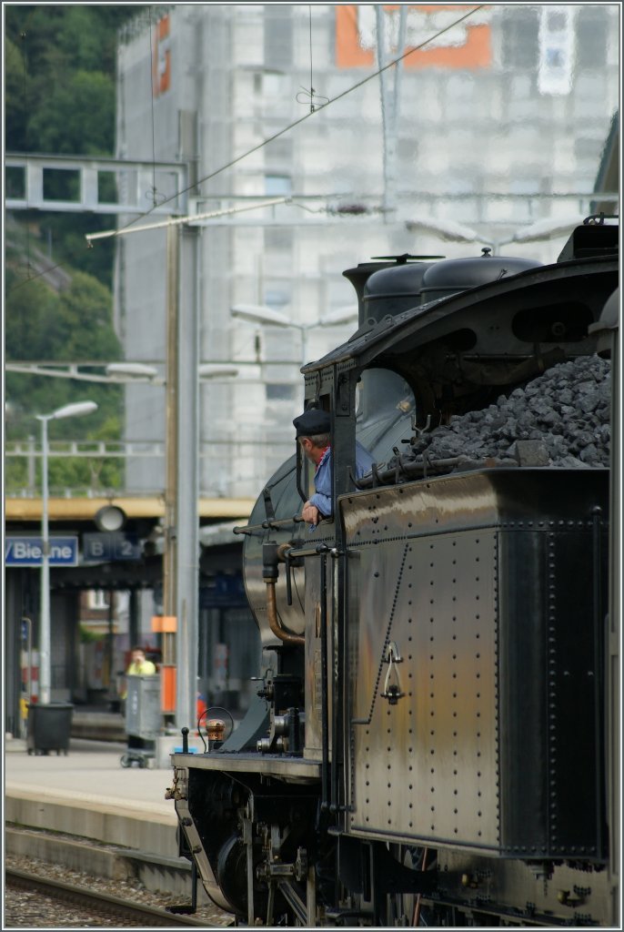 Konzentriert schaut der Meister der A 3/5 auf den Fahrweg. 
Biel/Bienne, 25.06.2011