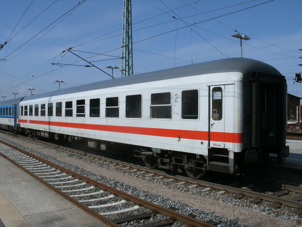 Kurswagen Binz-Dresden gefahren vom Bimz 51 80 22-94 907-8 im EC 379 Binz-Brno,am 15.April 2012,in Bergen/R�gen.