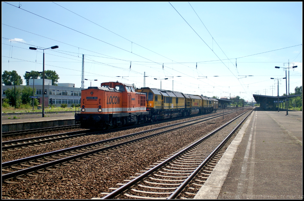 LOCON 201 / 201 211 mit der Schleifmaschiene RG48 der Fa. Schweerbau am 07.07.2013 in Berlin Sch�nefeld Flughafen. Die RG 48 wurde von der amerikanischen Firma LORAM, Hamel, MN. gebaut.