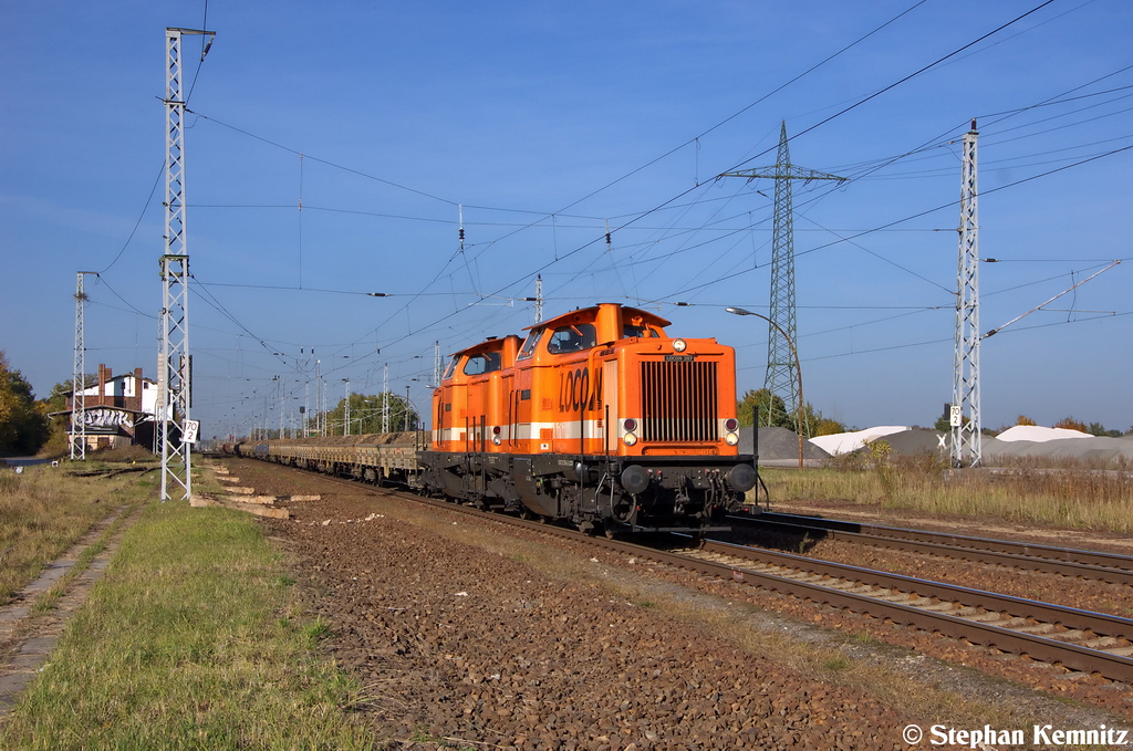 LOCON 207 (212 358-6) & LOCON 208 (212 357-8) LOCON LOGISTIK & CONSULTING AG mit einem Schotterzug (alt) in Satzkorn und fuhren in Richtung Golm weiter. Netten Gru� an den Tf! 19.10.2012