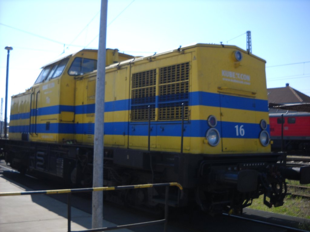 Lok 16 von Energyrail steht am 18.4.2010 in Wismar an der Tankstelle.