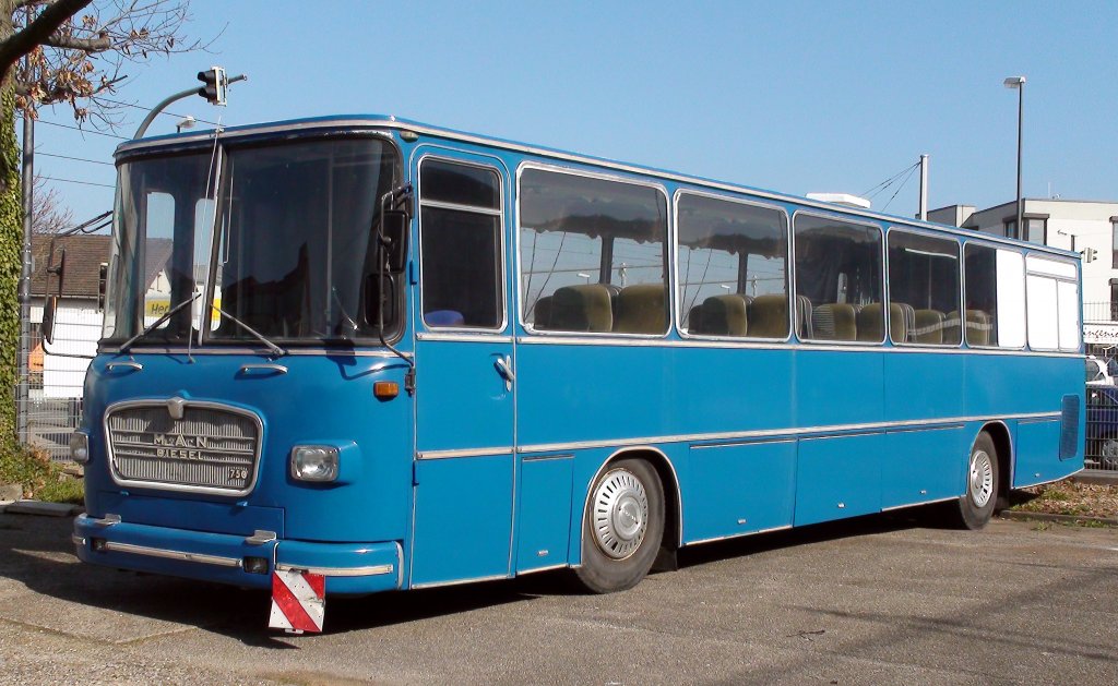 MAN 750, vom Heidelberger  Taeter - Theater  als Bar bei Auff�hrungspausen genutzt. Hier am 15.3.2011