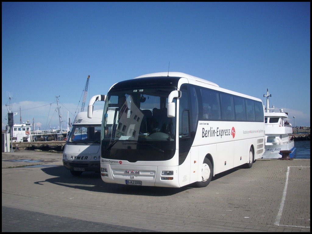 MAN Lion's Coach von Berlin-Express aus Deutschland im Stadthafen Sassnitz.