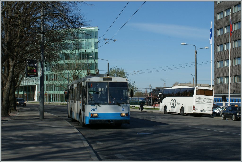 Mein leider einzigsts Bus Bild aus Estland: Ein Trolly-Bus beim Bahnhof auf der Fahrt zur Innenstadt von Tallinn.
9. mai 2013