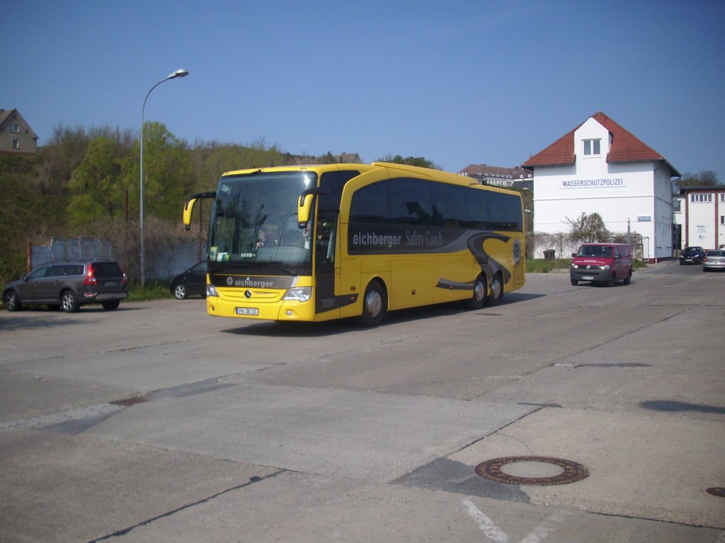 Mercedes Travego von Eichberger aus Deutschland im Stadthafen Sassnitz.

