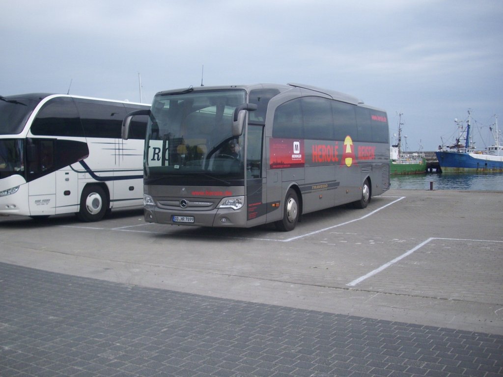 Mercedes Travego von Herol aus Deutschland im Stadthafen Sassnitz