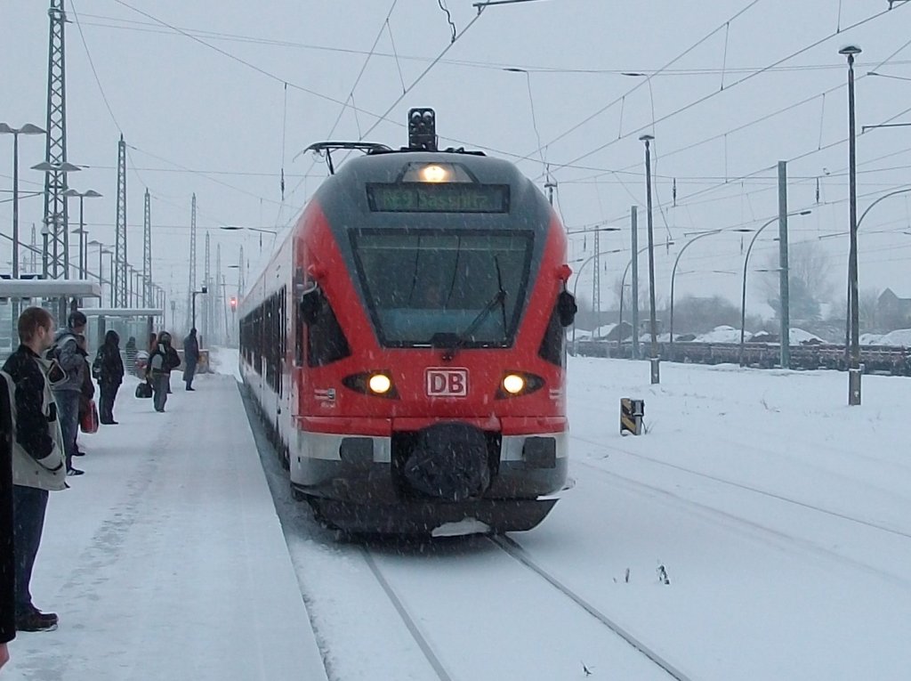 Mit nur 5min Versp�tung erreichte 429 029 aus Rostock den Bahnhof Bergen/R�gen um dann weiter nach Sassnitz zufahren.