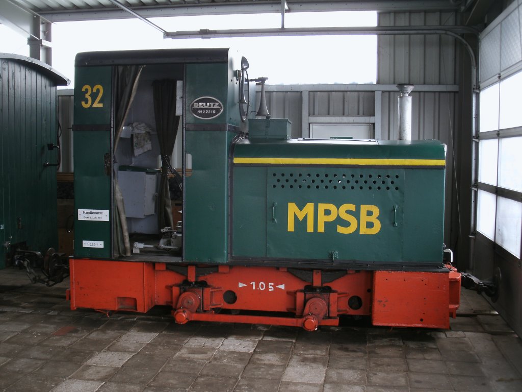 MPSB Lok Nr.32,am 13.April 2013,im Lokschuppen von Schwichtenberg.Kleine Info zum Ort Schwichtenberg:gelegen an der Stra�e zwischen Ferdinandshof und Friedland.Dort befindet sich ein kleines Schmalspurbahnmuseum(freier Eintritt !)zur Erinnerung an die ehmalige Schmalspurbahn Anklam-Friedland