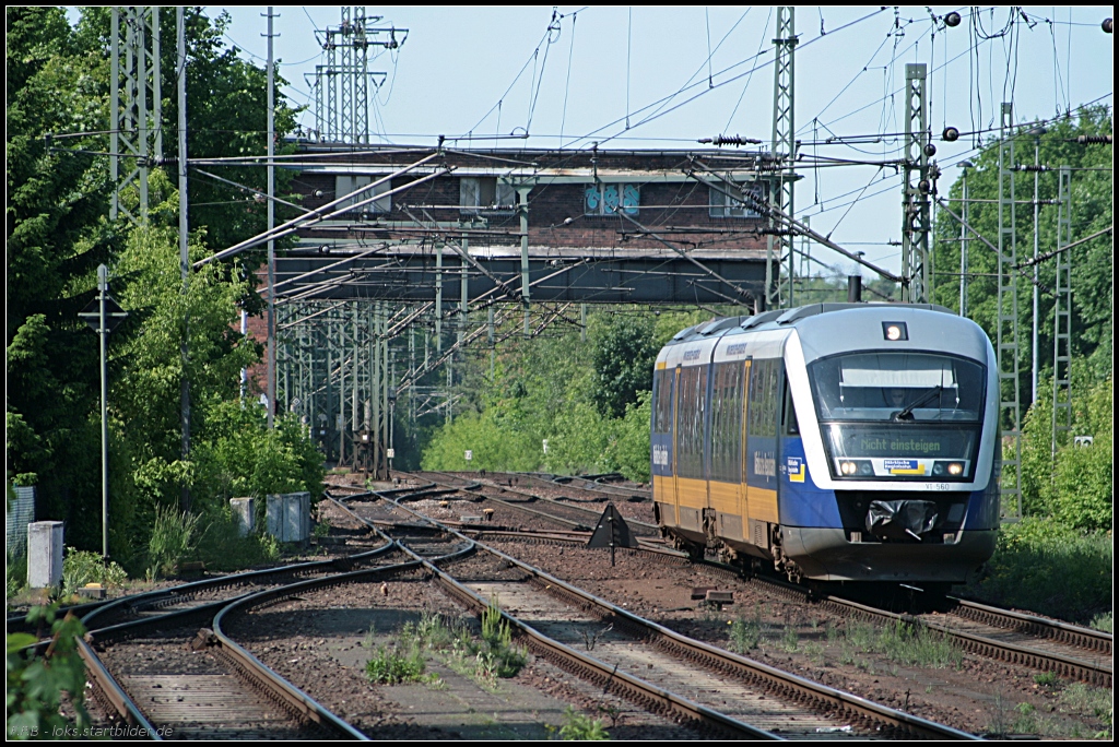 MRB VT 560 f�hrt gleich in den Endbahnhof ein (NVR-Nummer 9580 0 642 335-3 D-OLA, gesehen Berlin Wannsee 03.06.2010)