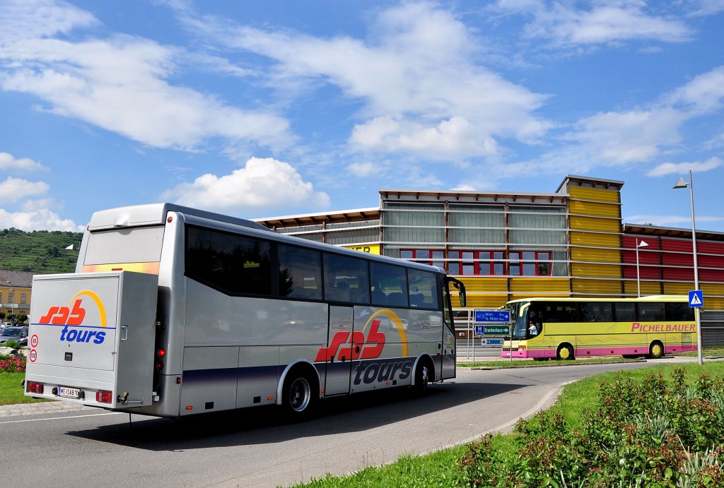  Nachschuss  auf den VDL BOVA von SAB tour`s aus Obersterreich am 29. Mai 2013 in Krems an der Donau gesehen.