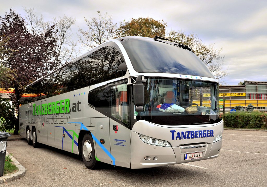 NEOPLAN CITYLINER von TANZBERGER Reisen aus �sterreich am 27.9.2012 in Krems an der Donau.