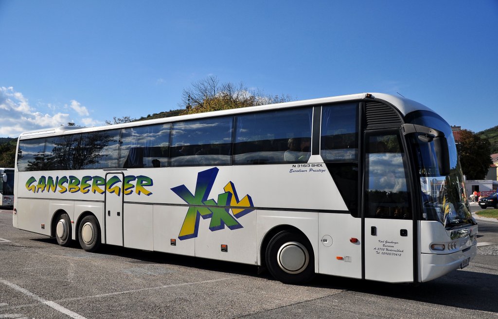 NEOPLAN N 316/3 SHDL EUROLINER PRESTIGE von GANSBERGER Reisen aus Nieder�sterreich im September 2012 in Krems an der Donau unterwegs.
