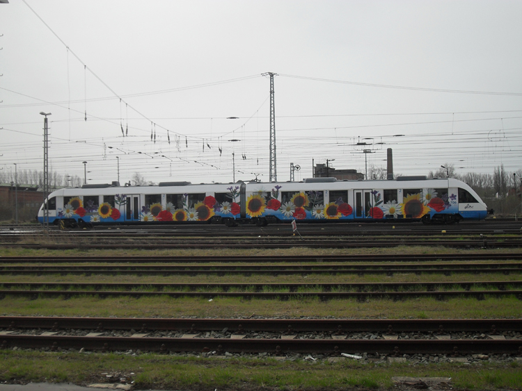 Neuer Tag und gleich wieder ein Seltener Gast in Rostock:BUGA-Express VT706 von OLA Ostseeland Verkehr GmbH wartet auf den nchsten Einsatz von Rostock Hbf nach Gstrow.(11.04.2011)