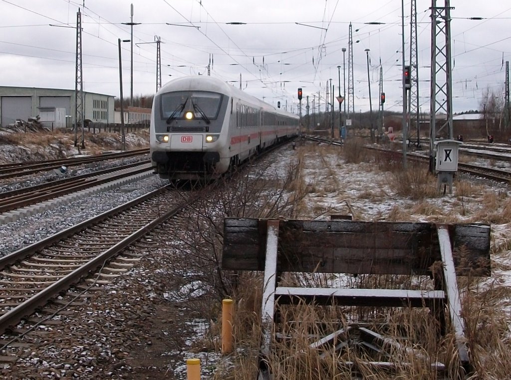 Noch bis zum 28.Februar 2011 mssen die Zge,in Richtung Lietzow,ber Gleis 3 in Bergen/Rgen fahren,so auch IC 2212 Koblenz-Binz,der am 26.Januar 2011 in Bergen/Rgen einfuhr.