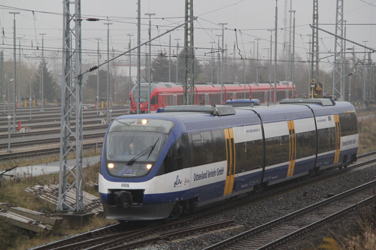 OLA 79758 von Gstrow nach Rostock Hbf bei der Einfahrt im Rostocker Hbf.24.11.2011 