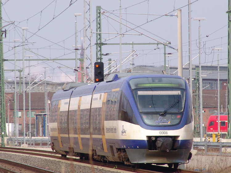 OLA79762 von Gstrow Richtung Rostock Hbf kurz vor der Einfahrt im Rostocker Hbf.(16.03.2011)