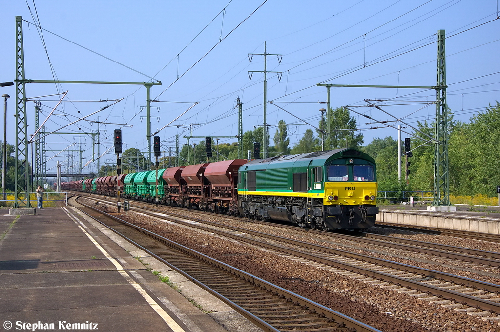 PB18 (266 022-3) ITL Eisenbahn GmbH mit Waggons des Typs Tads der ITL und Facs der ermewa, bei der Einfahrt in Sch�nefeld und fuhr erst nach 3h weiter in Richtung Gr�nauer Kreuz. 21.08.2012