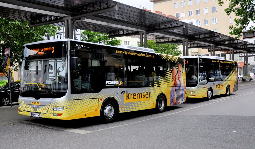 POSTBUS MAN LIONs CITY,seit Sommer 2011 die neuen Stadtbusse  unser Kremser im Auftrag der Stadt Krems an der Donau/sterreich.Foto vom Herbst 2011.Hier beim Bus-und Eisenbahnhof in Krems.