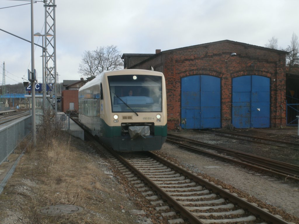PRESS VT650 032 hat in Bergen/R�gen auf Anschlu�reisende am 05.M�rz 2011 gewartet,nun ging es nach Lauterbach Mole.