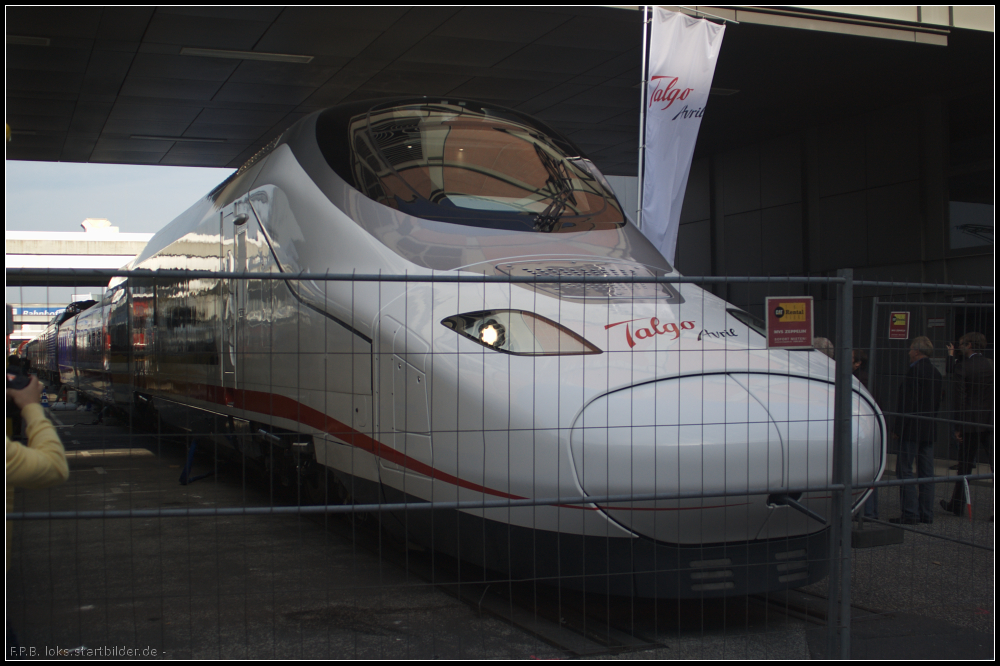 Prototyp des Talgo AVRIL auf der InnoTrans 2012 in Berlin